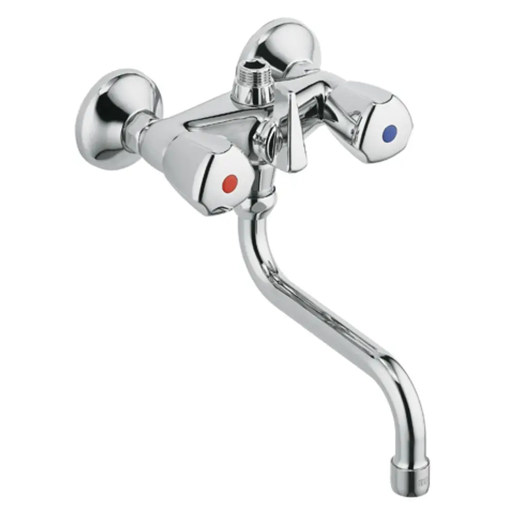 Chromene Armatur von Kludi mit zwei Griffen für heiße und kalte Wasserregulierung sowie einem geschwungenen Wasserhahn, montiert an der Wand.